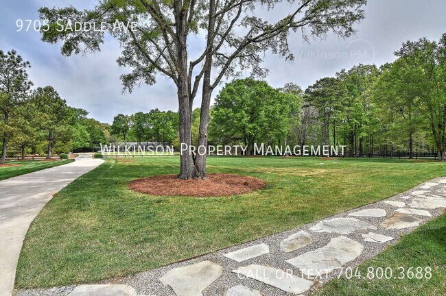 Foto del edificio - 9705 Saddle Ave