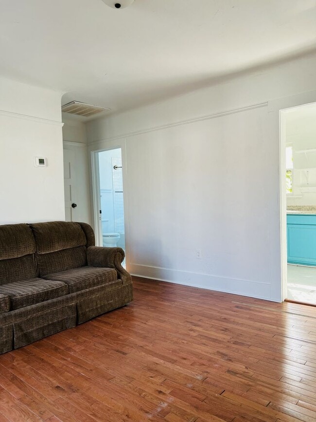 Photo - fjp1108-1112 Apartment