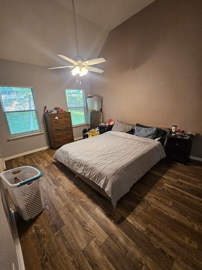 Building Photo - 105 Kathryn Cove
