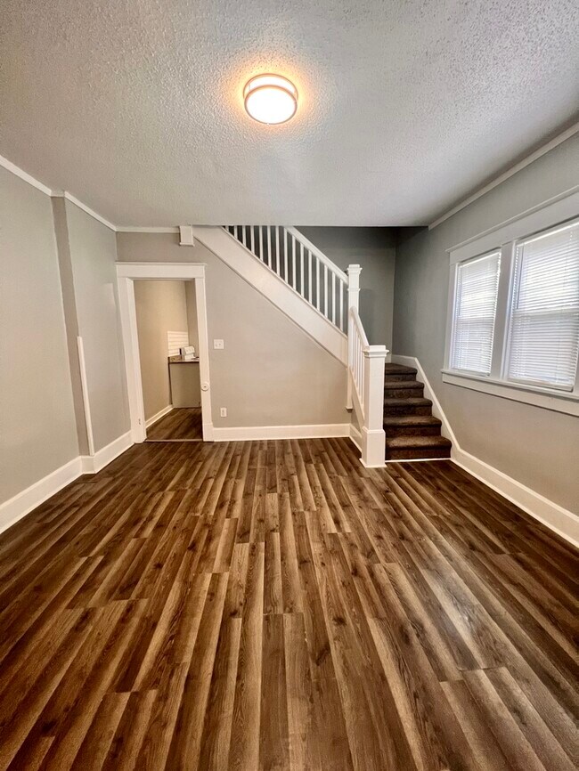 Building Photo - Historic and Elegant Rental Home on Clifto...
