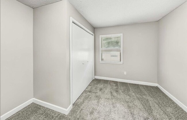 Building Photo - 2751 Flagstone Dr SE