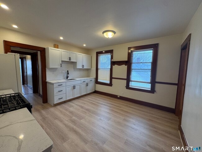 Building Photo - 120 Burritt Ave