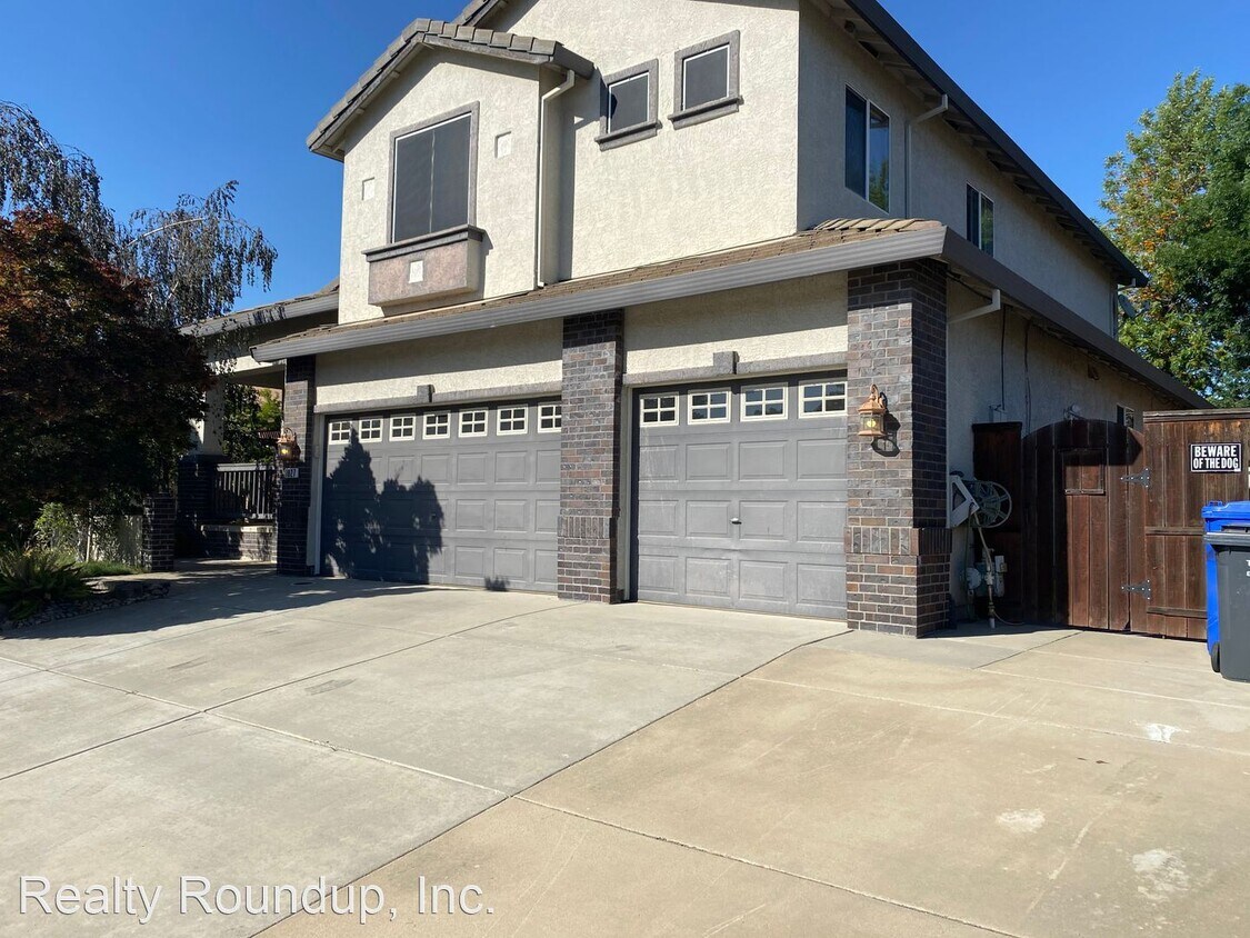 Primary Photo - 5 br, 3 bath House - 1027 Elk Hills Dr