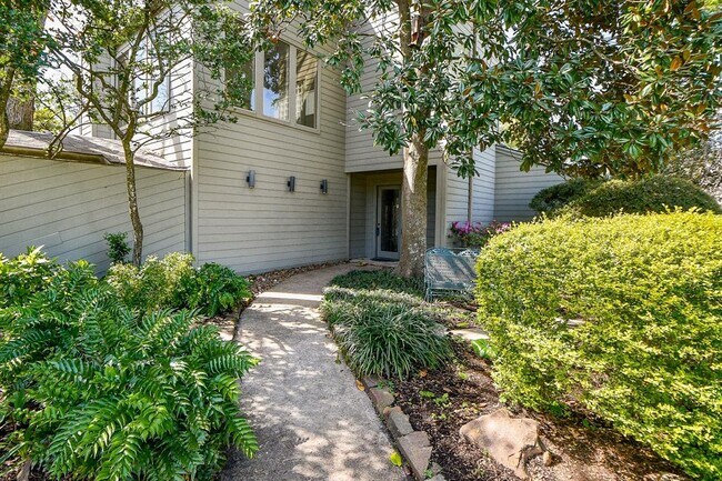 Foto del edificio - 1301 Spring Oaks Cir