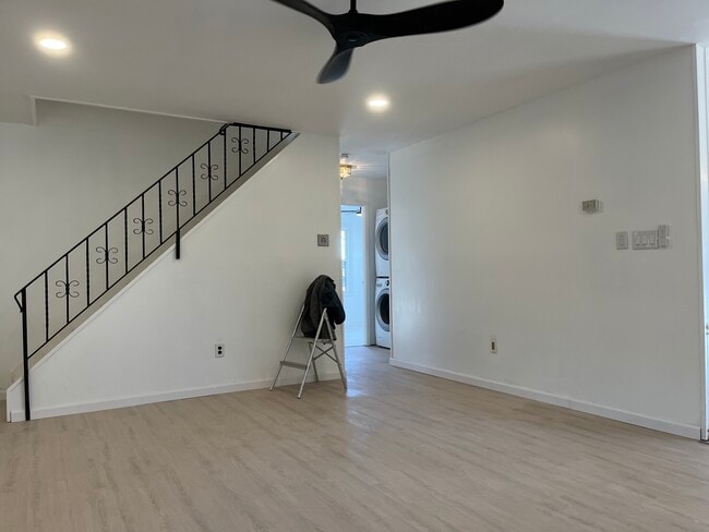 Building Photo - 65 Peacock Ln