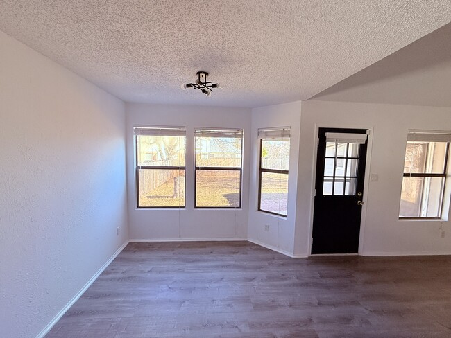 Building Photo - 914 Dover Pass