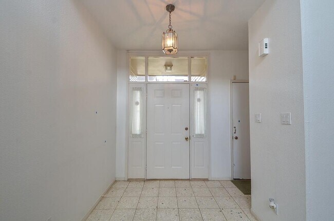 Building Photo - 7350 Kirby Dr