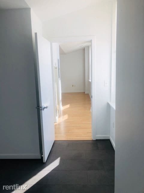 Building Photo - 2 br, 1 bath  - 3300 Henry Ave # 200