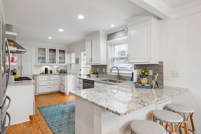 Foto del edificio - 3BD/3BA PLUS LOFT AND DETACHED ADU Located in SOUTH WINDAMERE-Available May 1, 2026!