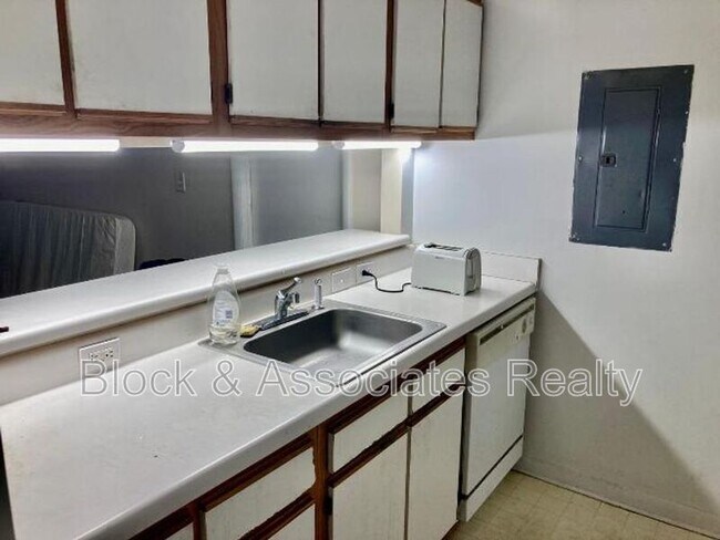 Foto del edificio - 1410 Collegiate Cir