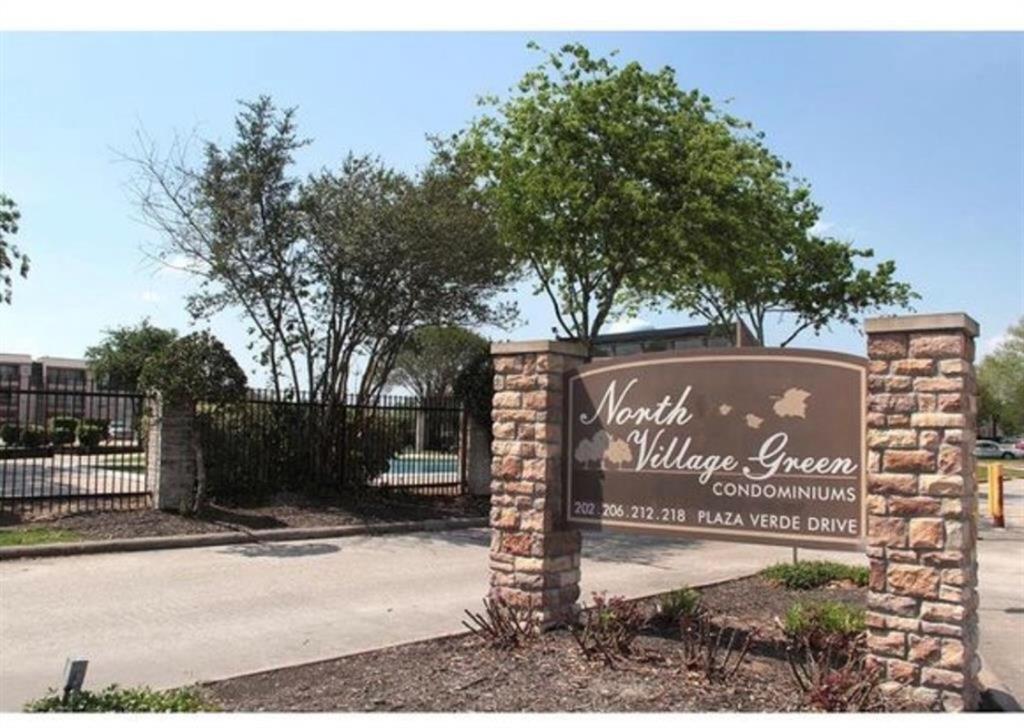 Primary Photo - 206 Plaza Verde Dr