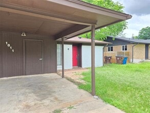 Building Photo - 1811 Magnolia Dr