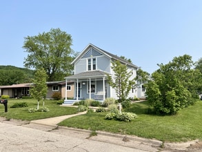 Building Photo - 418 N 1st St