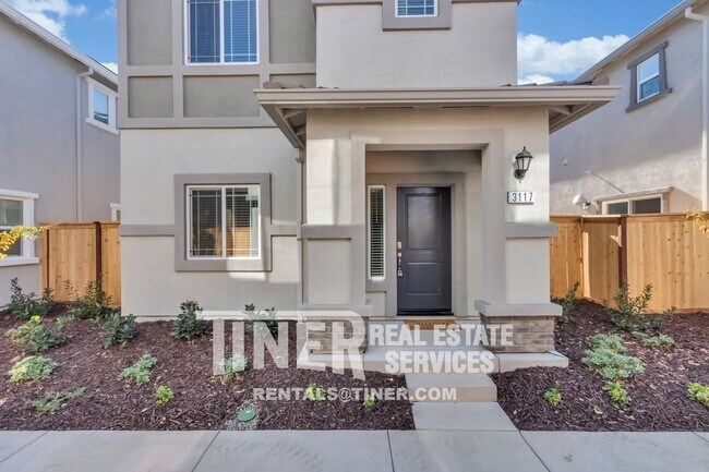Foto del edificio - Gorgeous Roseville Home