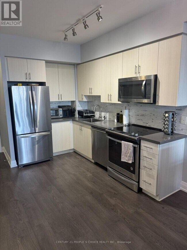 Photo du bâtiment - 3700-3700 Hwy 7
