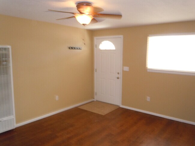 Foto del edificio - 408 Stanford Dr SE