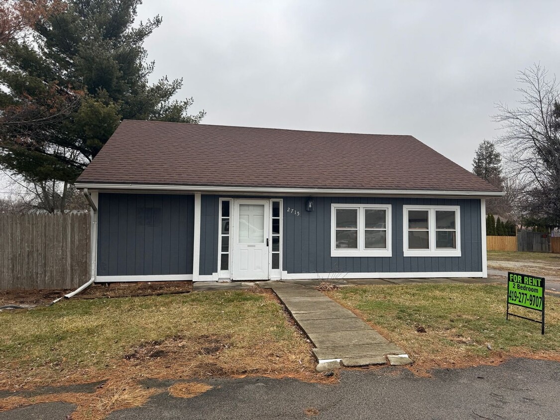 Building Photo - 2 Bedroom / 1 Bath - Oregon, OH Ready Now!