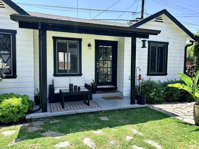 Building Photo - 3120 1/2 Madera Ave