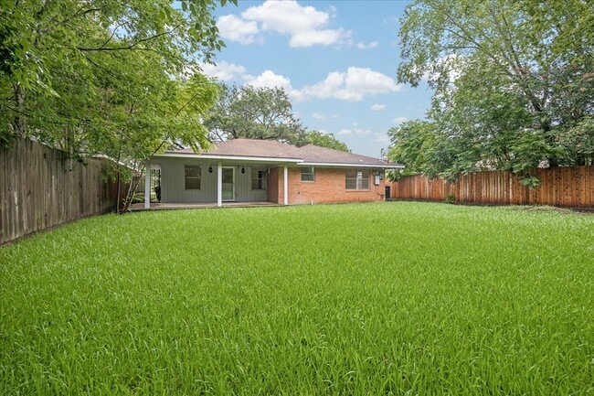 Building Photo - 4029 McDermed Dr