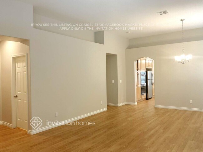 Foto del edificio - 4711 Blue Moon Ln