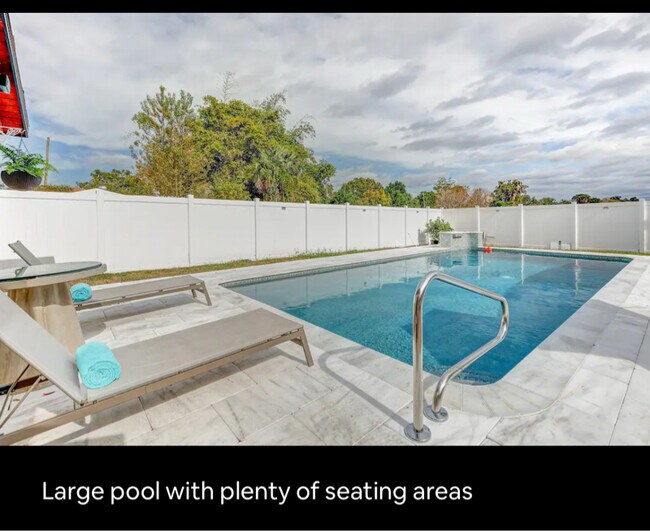 Foto del edificio - 304 Granada Dr