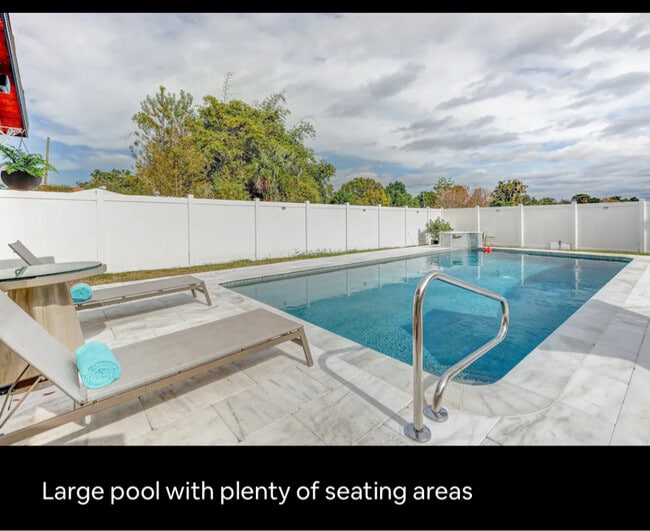 Photo - 304 Granada Dr House