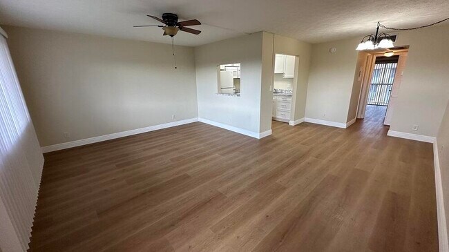 Foto del edificio - 700 Village Green Ct