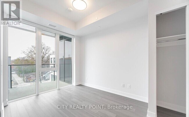 Building Photo - 664 Spadina Ave.