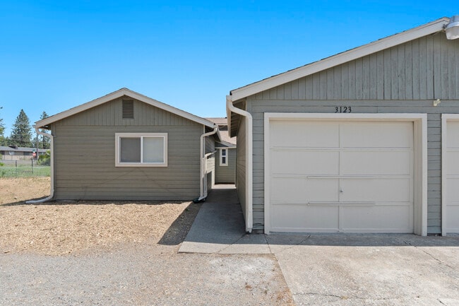 Building Photo - 3213 S Gillis Ct
