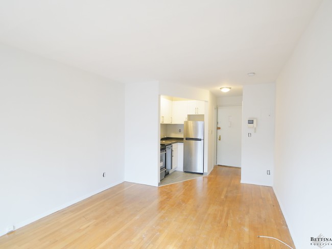 Interior Photo - 434 East 84th Street