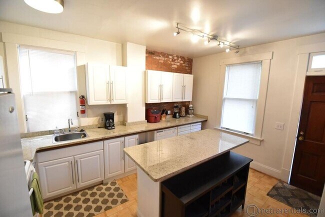Building Photo - 912 Lazelle-130 Concord