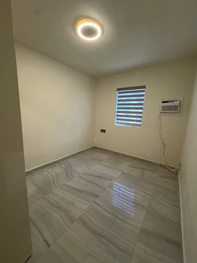 Foto del edificio - 221 NW 75th St