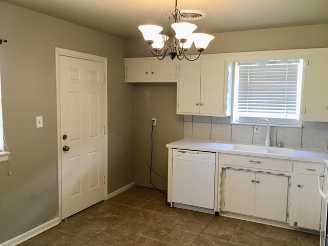 Building Photo - 3 br, 2 bath House - 873 SW 8th Street