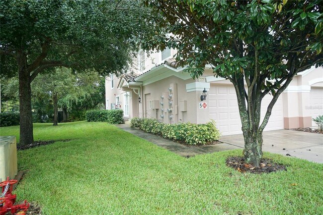 Building Photo - 2120 Carriage Ln
