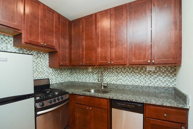 Foto del edificio - 4530 N Damen Ave