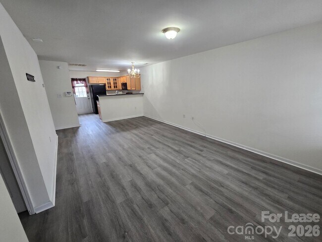 Foto del edificio - 639 Fawnborough Ct