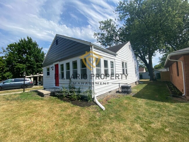 Building Photo - Adorable & Updated 2 Bedroom / 1 Bath Home...