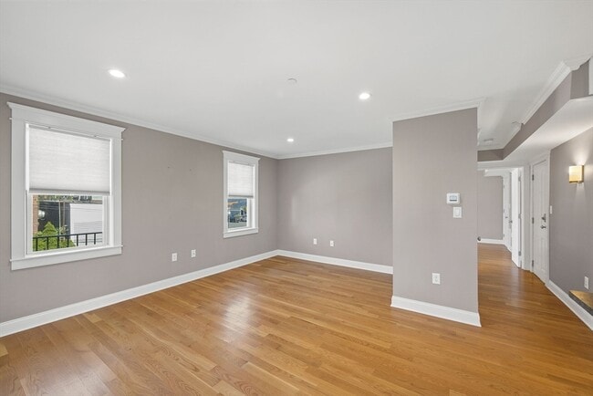 Building Photo - 25 Howland St