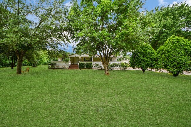 Foto del edificio - 18303 James Rd