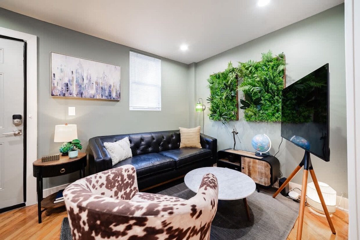 Primary Photo - 1638 N Western Ave