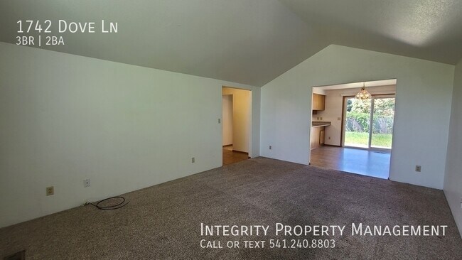 Building Photo - 1742 Dove Ln