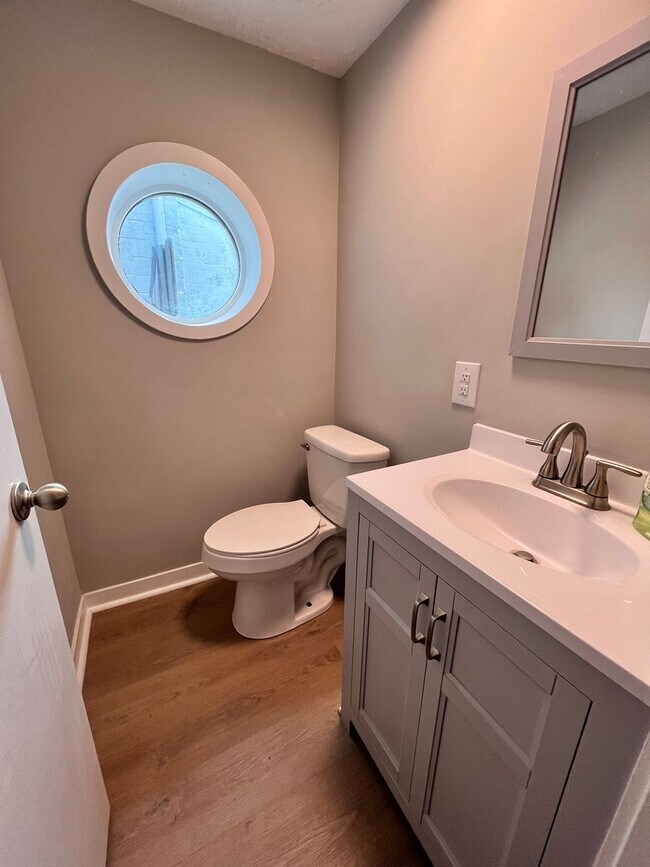 Foto del edificio - *COMING SOON* Charming 2 bedroom, 2.5 bath...