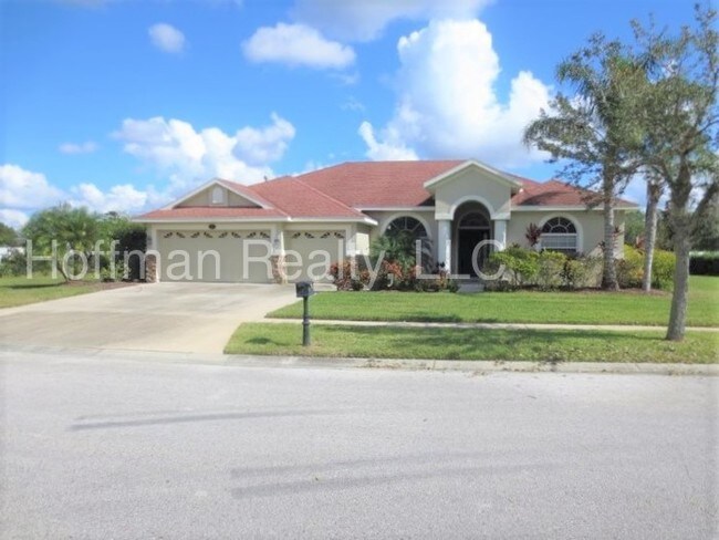 Building Photo - 4-Bed, 3-Bath, 3 Car Garage home in Lutz
