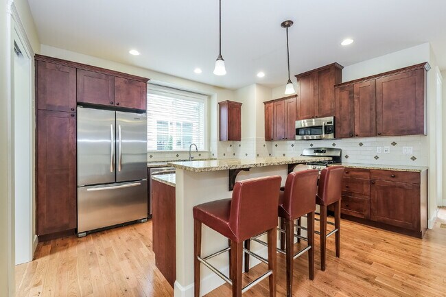 Building Photo - Beautiful Issaquah Highlands Home on Corner Lot with Greenbelt Views, Covered Porch and AC- AVAIL...