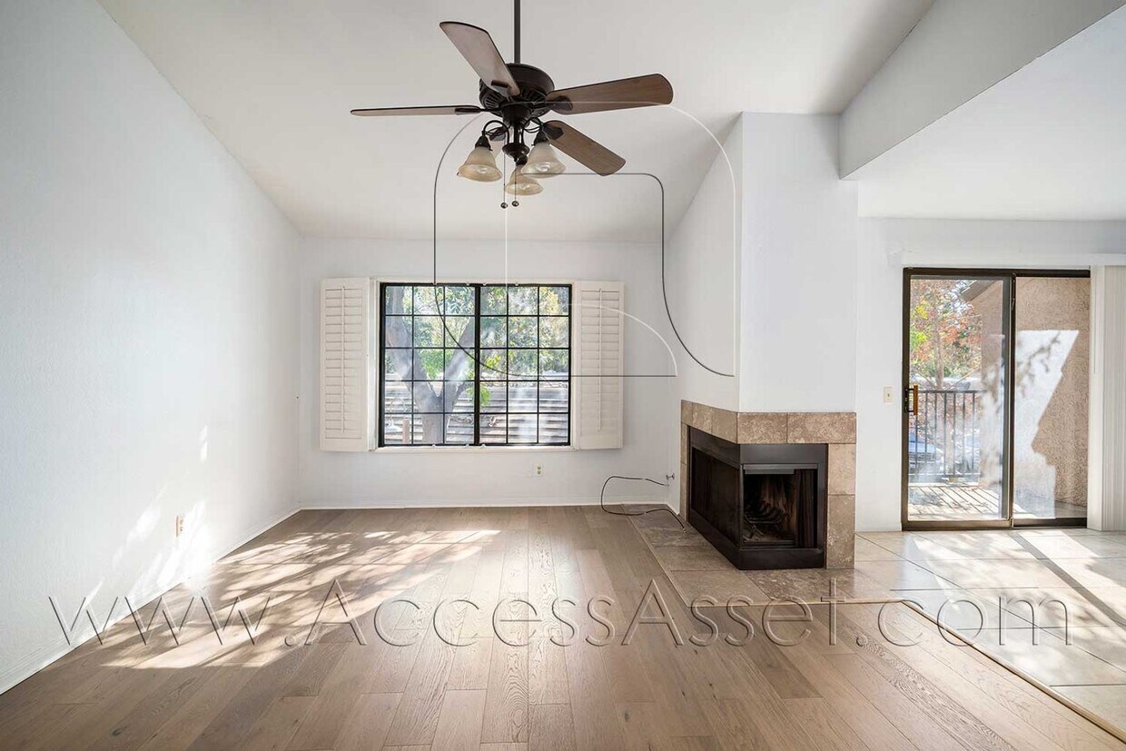 Charming Upstairs 2 Bed/2 Bath Condo That... - Charming Upstairs 2 Bed/2 Bath  Condo That...