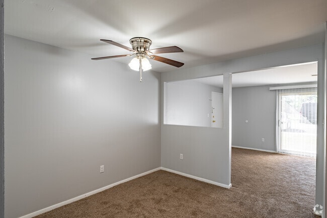 1BR, 1BA - 850SF - Dining Area - West Summerset Apartments
