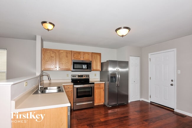 Building Photo - 304 Essex Park Dr