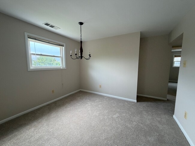 Building Photo - 17 Warren Lodge Ct