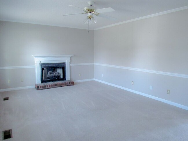 Building Photo - 3 Bedroom Home in Woodridge North