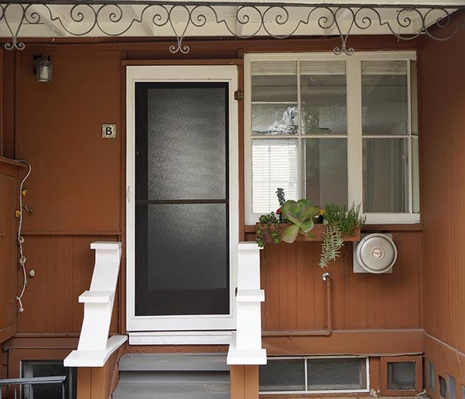 Entry to attached guesthouse apartment - 2507 3rd St